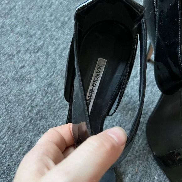 Manolo Blahnik Black Patent Leather T Strap Heels, size 40 - Picture 4 of 7